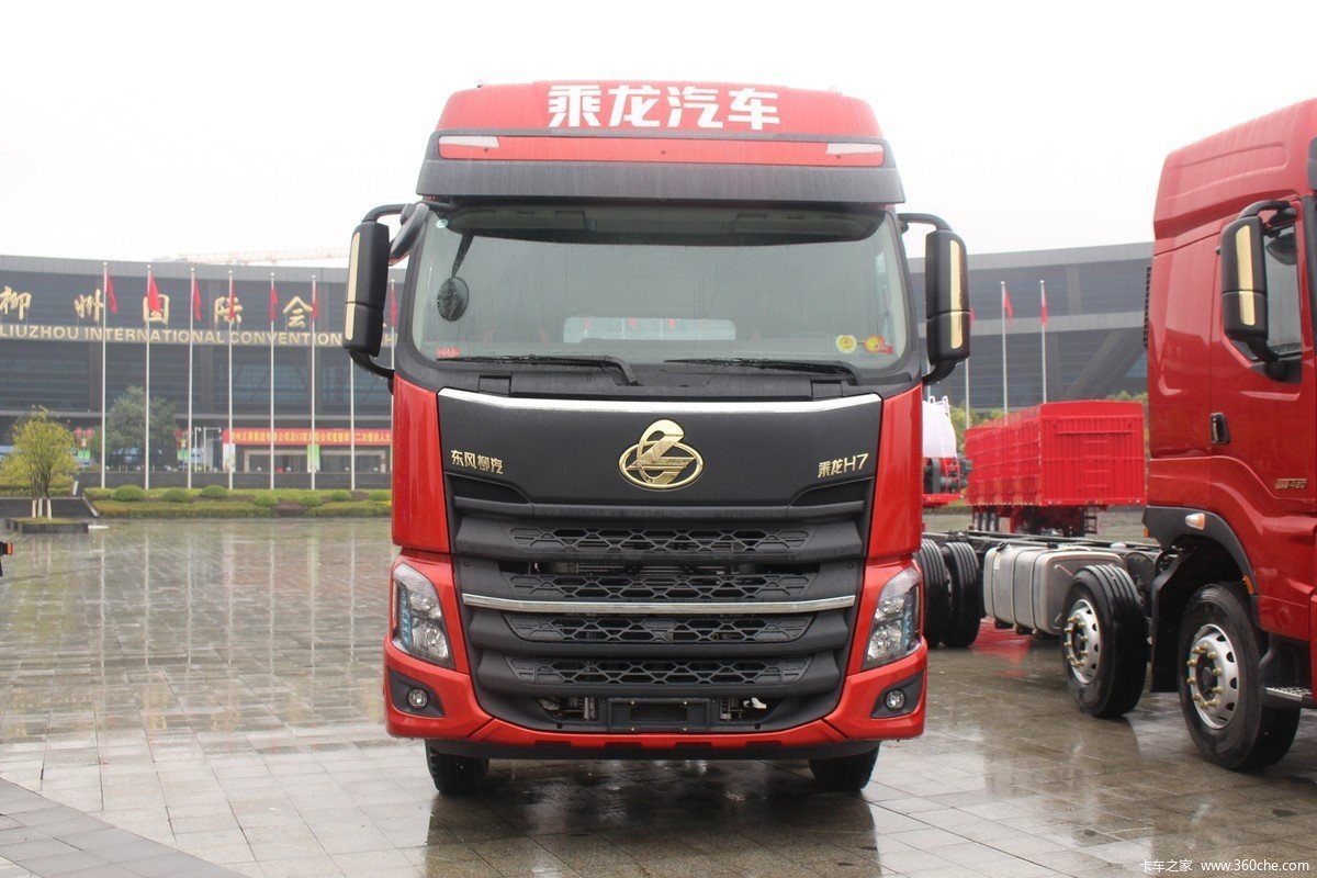 东风柳汽 乘龙H7 385马力 8X4 低密度粉粒物料运输车(运力牌)