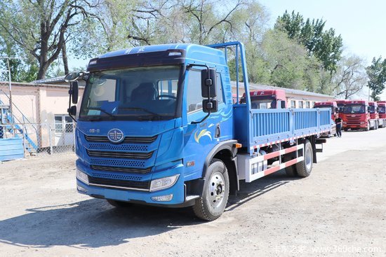 青岛解放龙v中卡20版220马力4x2675米栏板载货车大柴国六ca1168pk15l2