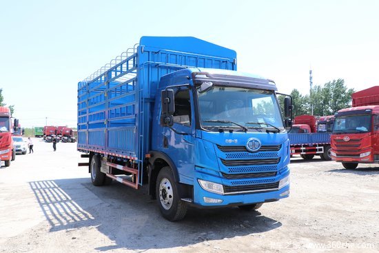 青岛解放 龙v中卡 2.0版 220马力 4x2 5.