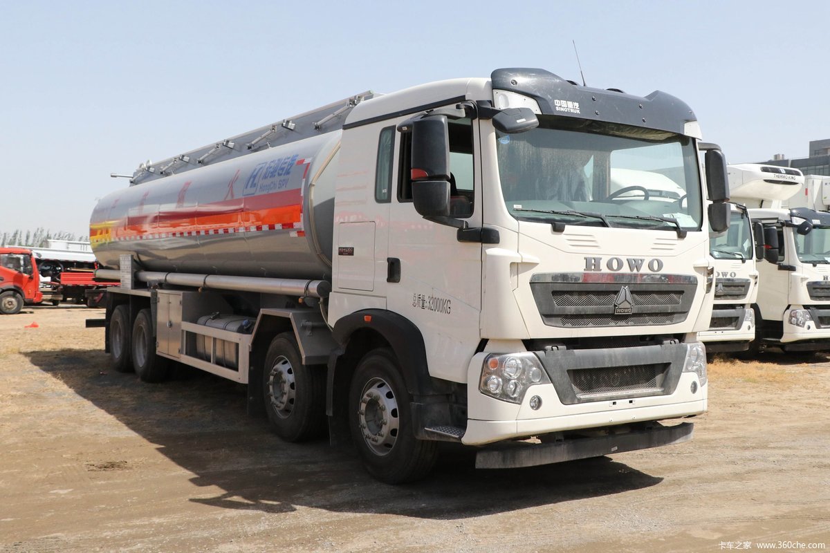 中国重汽 HOWO T5G 340马力 8X4 油罐车(醒狮牌)