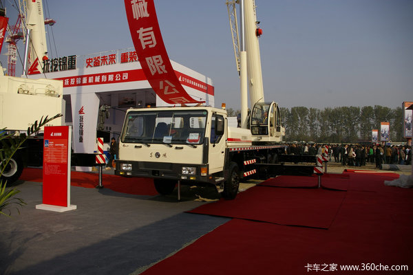 抚挖重工 40吨汽车起重机(QY40F)