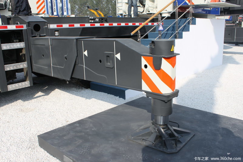 中联重科 中联 全地面起重机 中联400吨全地面起重机(qay400) 外观