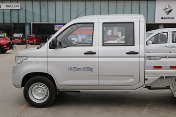 五菱荣光新卡基本型15l107马力汽油245米双排栏板微卡lzw1028sp6