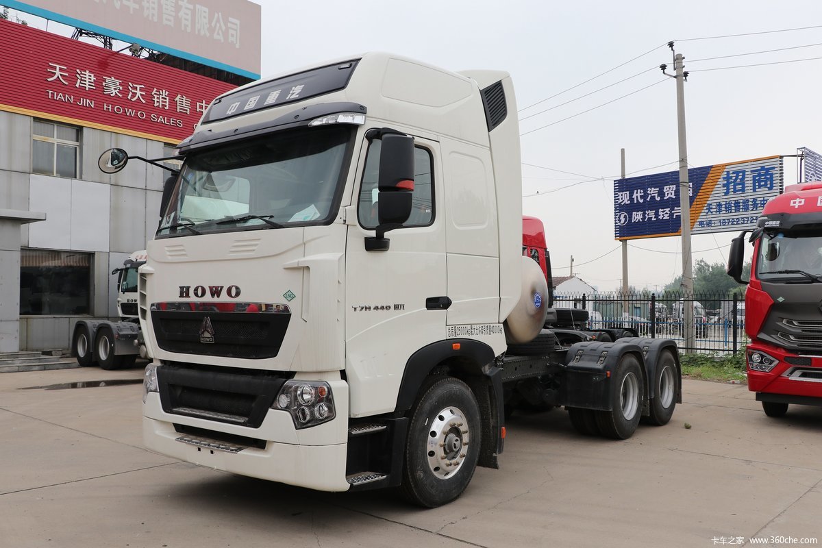 中国重汽 HOWO T7H重卡 440马力 6X4 LNG牵引车(国六)