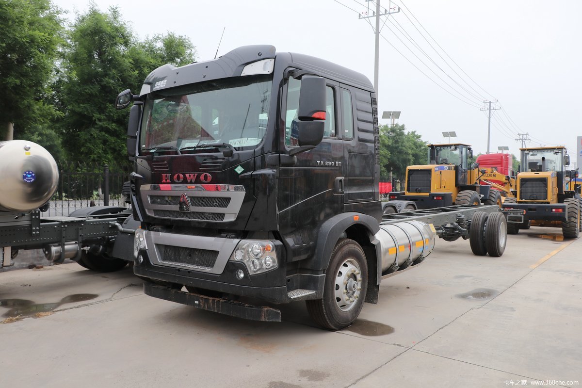 中国重汽 HOWO TX 290马力 4X2 9.52米LNG厢式载货车(国六)