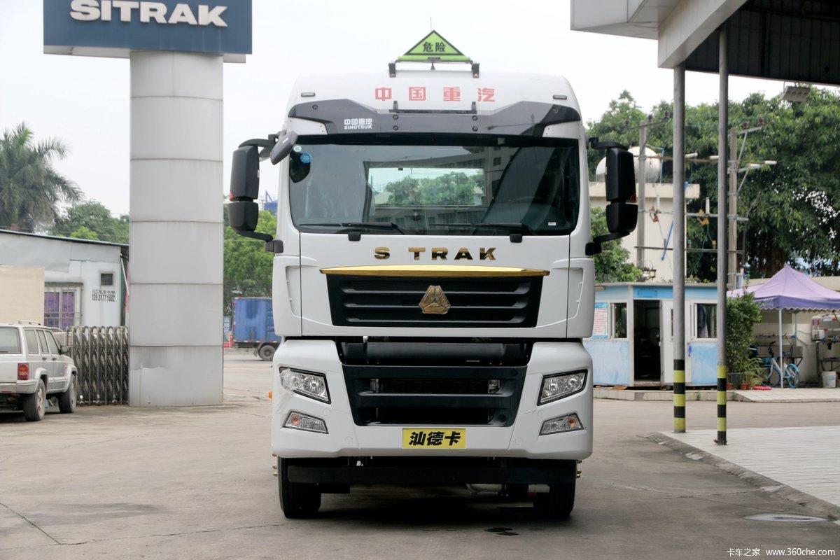 中国重汽 汕德卡SITRAK C7H重卡 460马力 6X4 LNG自动挡危险品牵引车(国六)