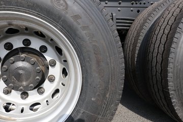 福田 欧曼gtl 6系重卡 430马力 6x4牵引车(bj4259snfkb-xj)图片