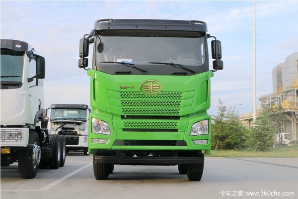 青岛解放 JH6 350马力 8X4 7.73方混凝土搅拌运输车(国六)(CA5311GJBP27K15L1T4E6A81)