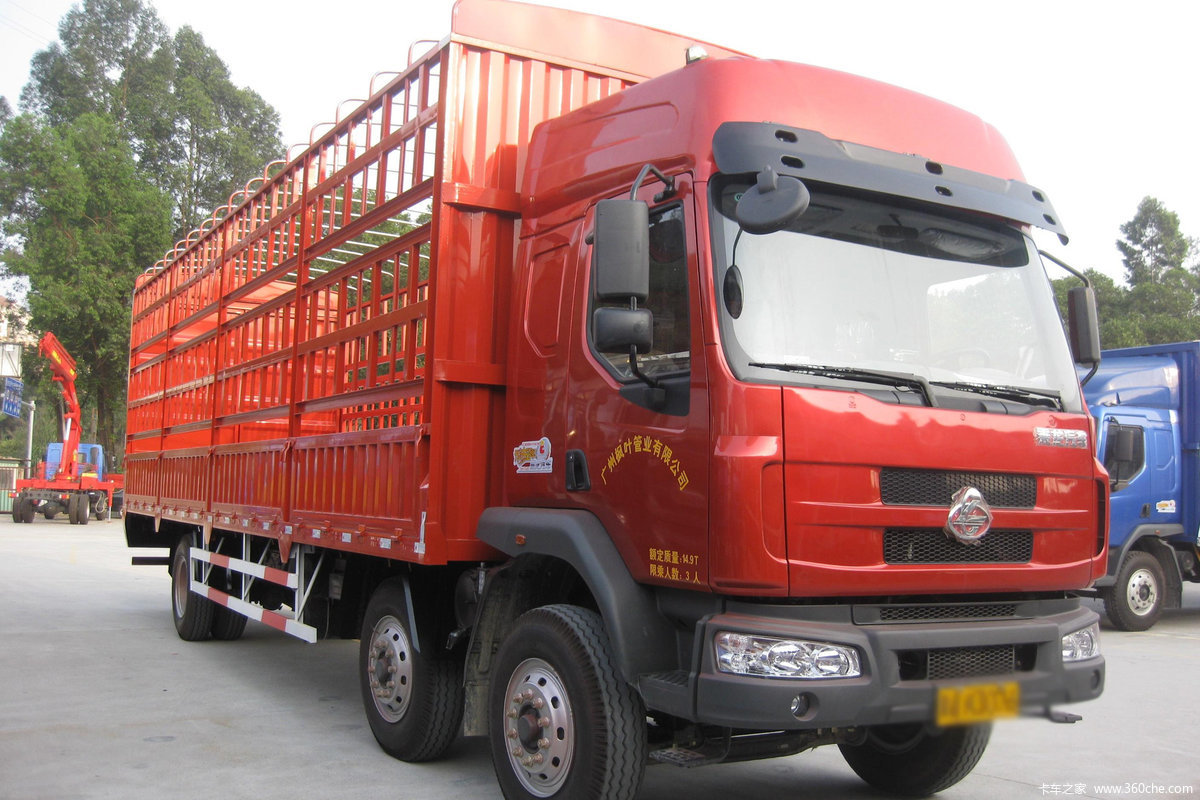 东风柳汽 乘龙609中卡 220马力 6x2 仓栅载货车(lz5250csrcs)