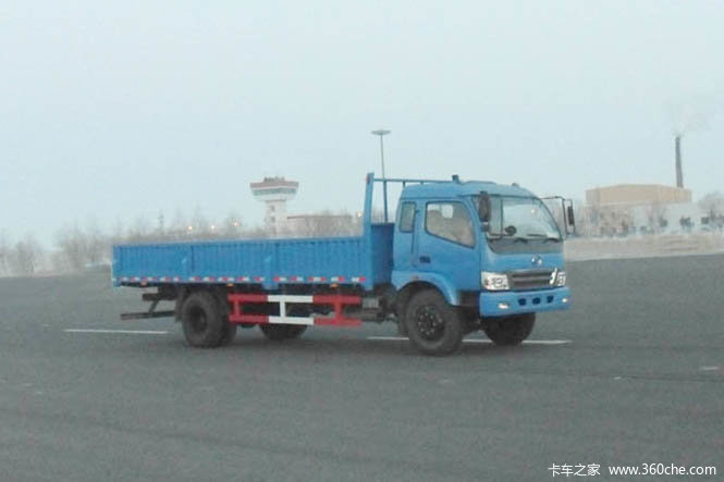 黄海卡车 110马力 4X2 6.2米栏板载货车