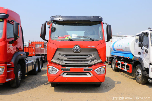 中国重汽 豪瀚N7W重卡 标运版 400马力 8X4 7.2米自卸车(ZZ3315N356WE1)