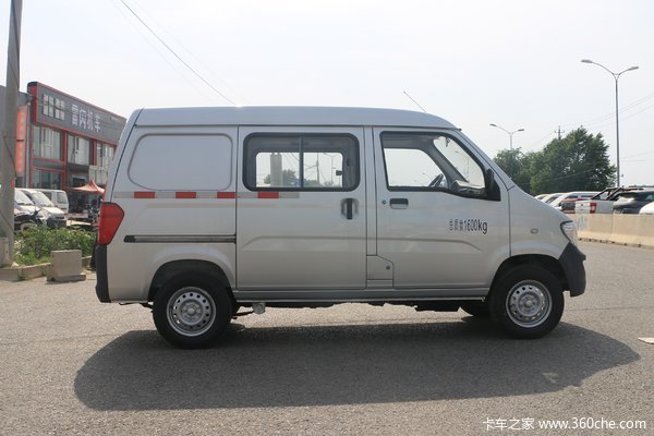 五菱之光封闭货车深圳市火热促销中让利高达03万
