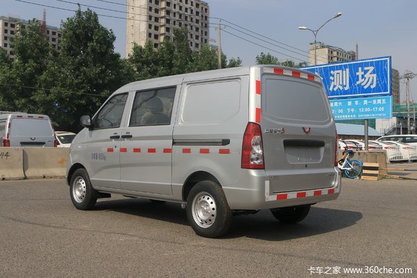 五菱荣光v封闭货车5座图片