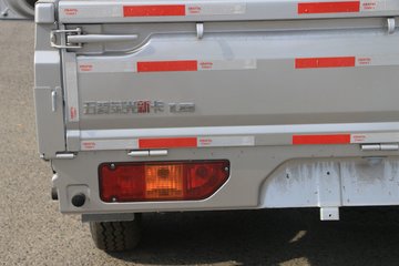 五菱 荣光新卡 1.8L 125马力 汽油 2.45米双排栏板微卡(国六)(LZW1028ST6) 卡车图片