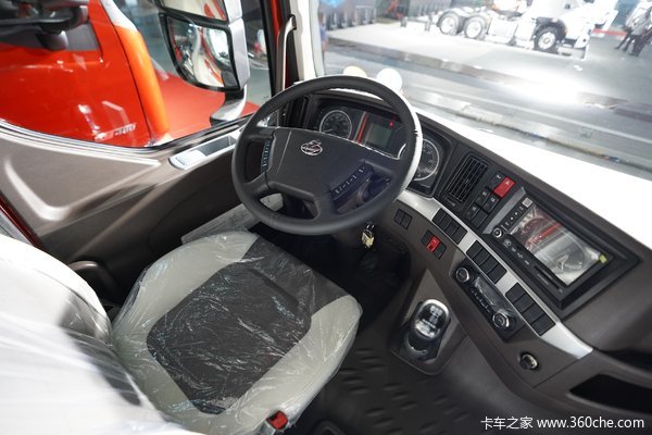 东风柳汽 乘龙H5中卡 270马力 4X2 9.8米厢式载货车(LZ5180XXYM5AB)