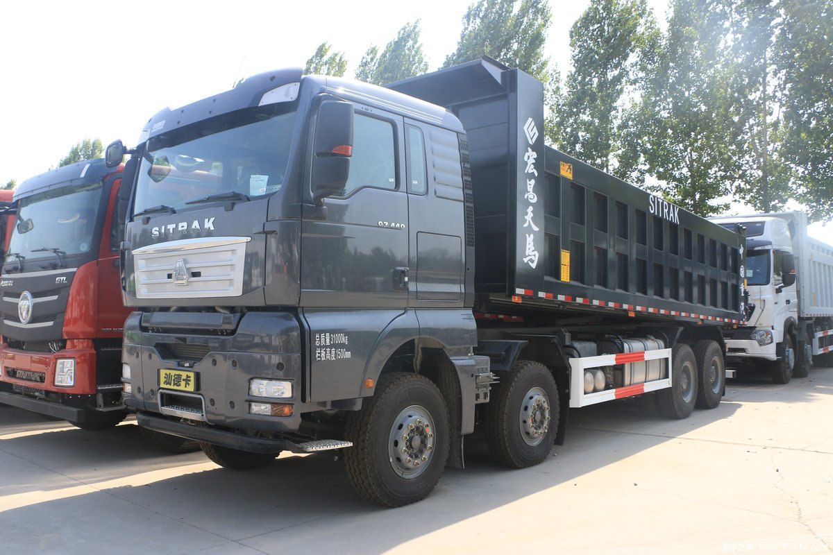 中国重汽 汕德卡SITRAK G7H重卡 440马力 8X4 8米自卸车