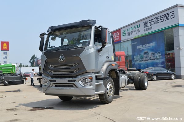 中国重汽 豪瀚N5G中卡 210马力 4X2 6.75米栏板载货车(ZZ1185K5113E1)