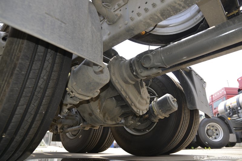 【图】中国重汽 howo t7h重卡 440马力 6x4 lng牵引车(12t后桥)(国六)