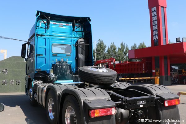 本店为您推荐 一汽解放 j7重卡 550马力 6x4牵引车(海天蓝)(ca4250p