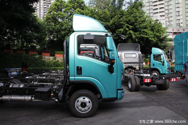陕汽商用车 轩德翼9 标载版 150马力 4X2 4.15米单排仓栅式轻卡(SX5040CCYNP5331)