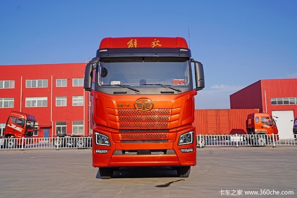 青岛解放 JH6重卡 320马力 6X2 9.5米厢式载货车(国六)(CA5250XXYP26K2L7T3E6A80)