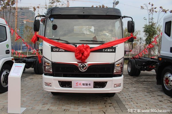 东风 福瑞卡R5 130马力 4X2 扫路车(程力威牌)(CLW5070TSLE6)