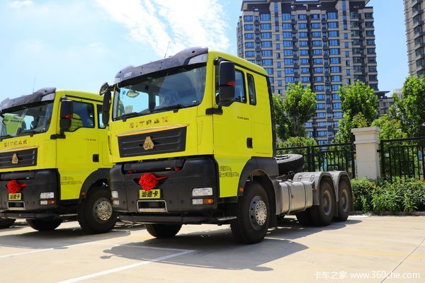 中国重汽 汕德卡SITRAK C7H重卡 540马力 6X6大件牵引车(平顶)(ZZ4256V395ME1)