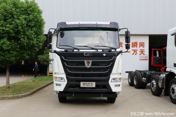 联合卡车 UX350 350马力 8X4 混凝土搅拌车(QCC5313GJBD66M-E)