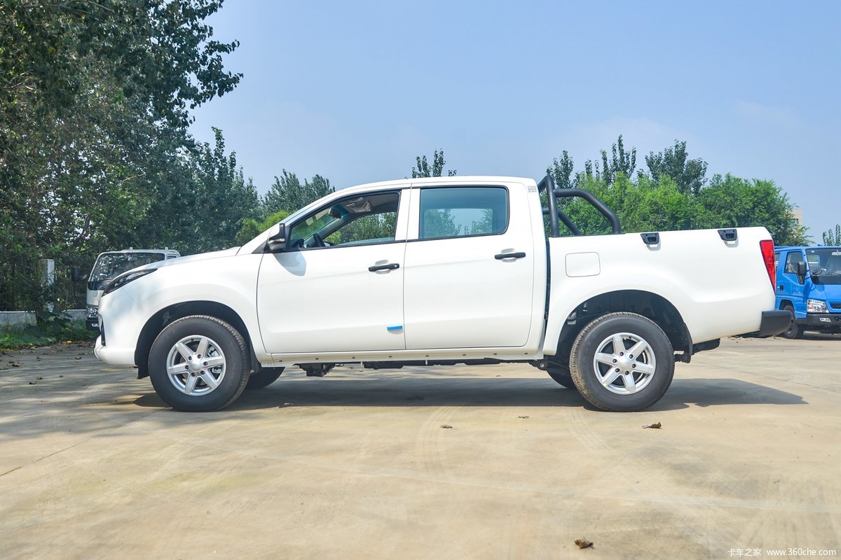 柴油140马力两驱长轴距双排皮卡(国六)(5挡)>外观> > 江铃汽车 > 宝典