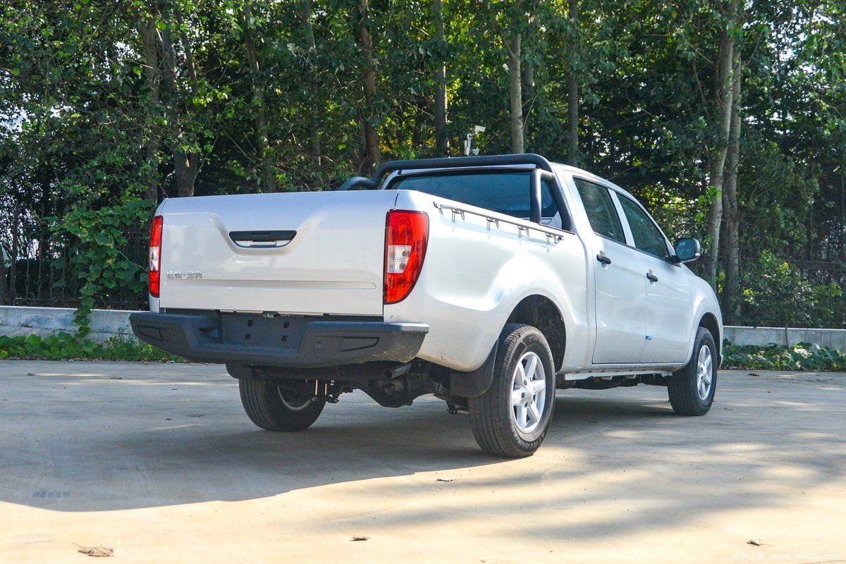 5t柴油140马力两驱长轴距双排皮卡(国六)>外观> > 江铃汽车 > 宝典 >