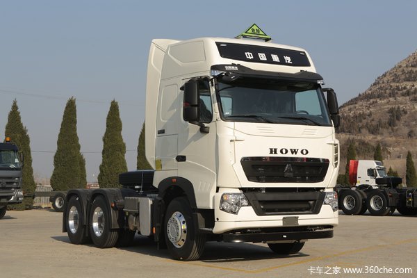 中国重汽 HOWO T7H重卡 440马力 6X4危险品牵引车(ZZ4257V324HE1W)