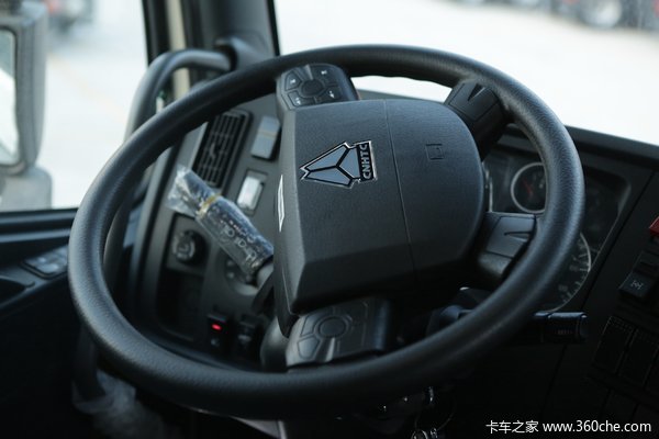 新车到店 上海HOWO T7H牵引车仅需30.5万元