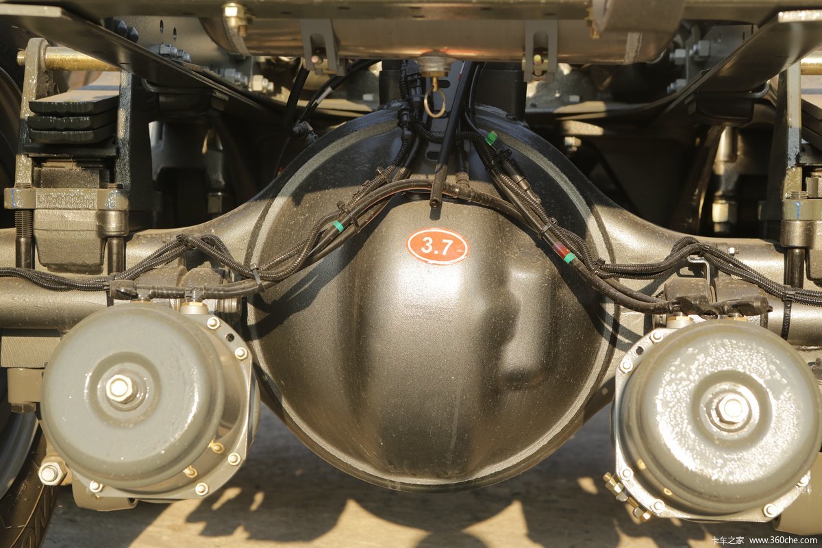 【图】中国重汽 howo t7h重卡 440马力 6x4 lng牵引车(13t后桥)(国六)