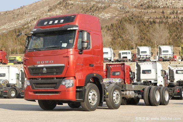 中国重汽 HOWO T7H重卡 440马力 8X4 9.5米栏板载货车(12挡)(ZZ1317V466HE1)