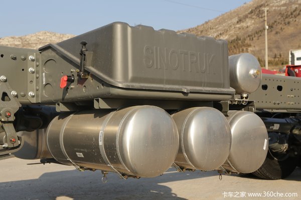中国重汽 HOWO T7H重卡 440马力 8X4 9.5米栏板