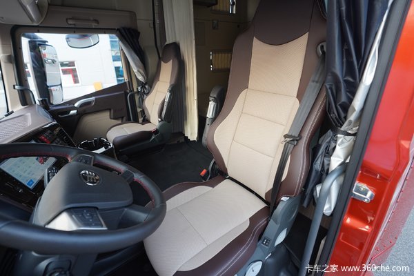 重卡 生活舱版 550马力 6x4 amt牵引车(ca4250p33k25t1e5a80)35.