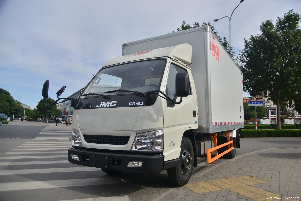 江铃 顺达宽体 116马力 4X2 4.05米冷藏车(程力威牌)