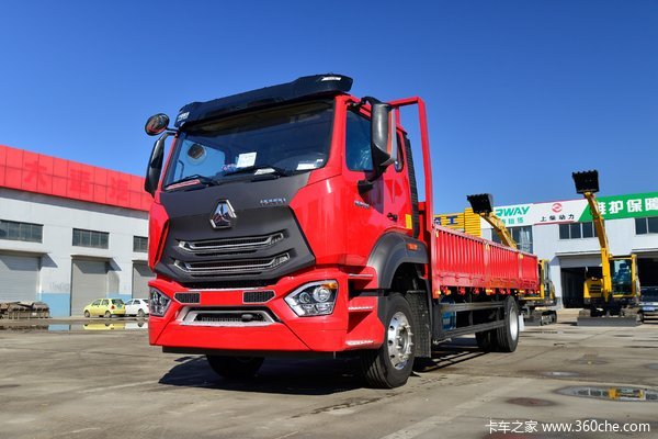 中国重汽 豪沃N5W中卡 220马力 4X2 6.75米栏板载货车(ZZ1185K5113E1H)