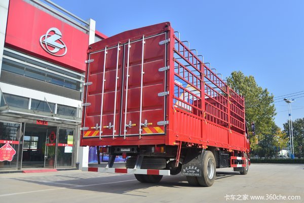 东风柳汽 新乘龙M3 240马力 4X2 6.8米仓栅式载货车(LZ5180CCYM3AC1)