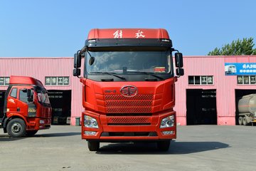 青岛解放 JH6重卡 430马力 6X4 LNG牵引车(国六)(CA4251P25K2T1NE6A80)