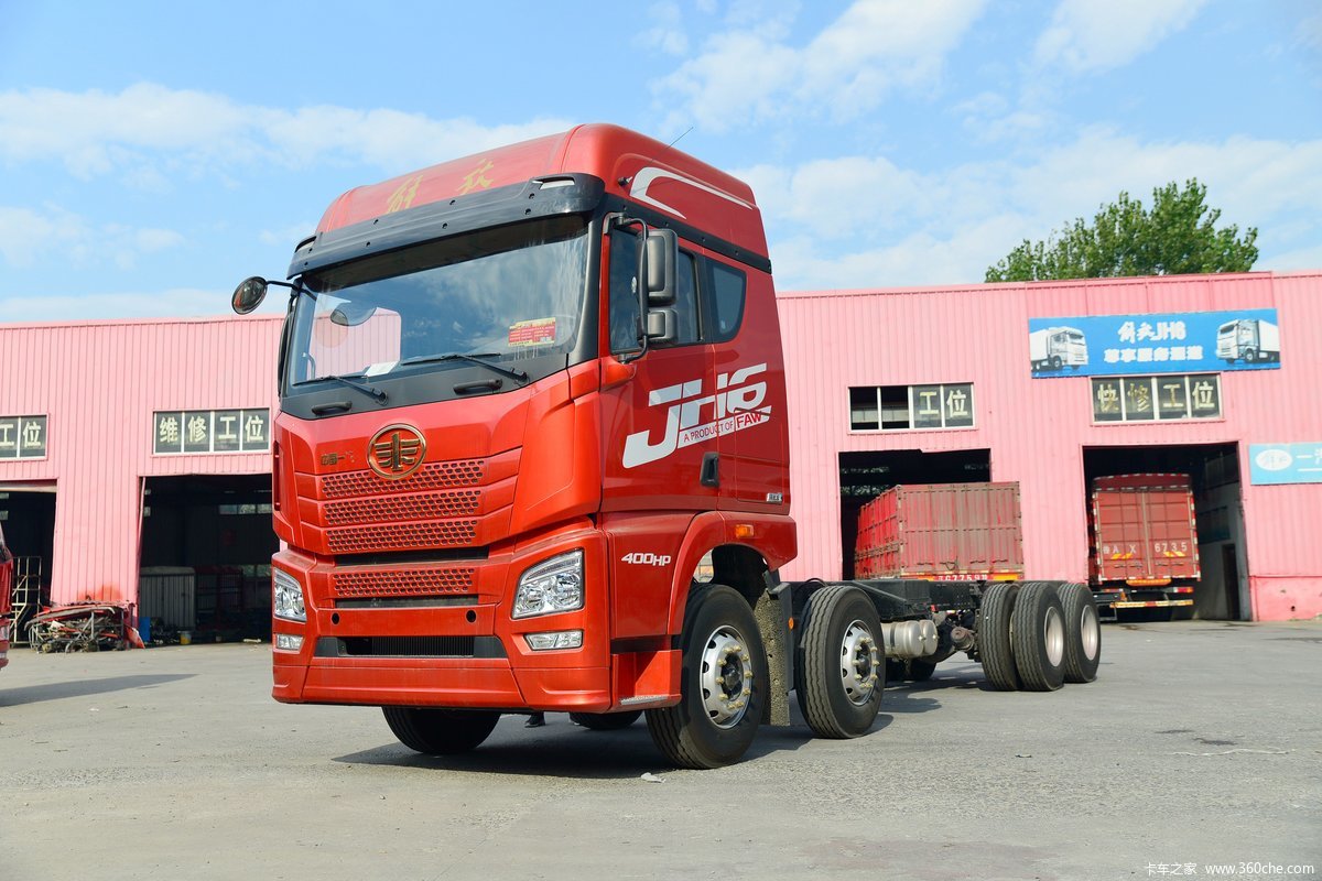 青岛解放 JH6重卡 370马力 8X4 8.2米仓栅式载货车
