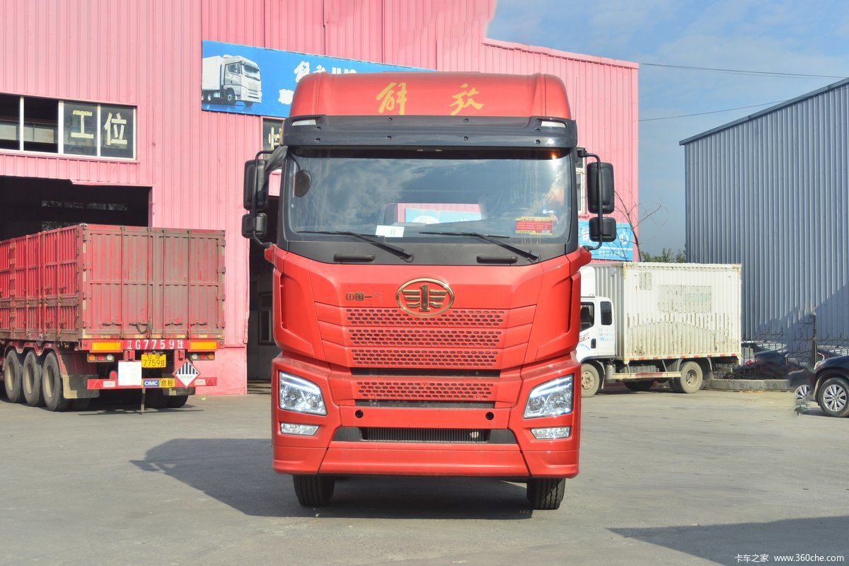 青岛解放 JH6重卡 500马力 8X4 9.5米畜禽式载货车