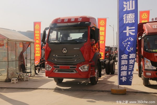 中国重汽 豪瀚N5G中卡 210马力 4X2 7.75米厢式载货车(ZZ5185XXYK5613E1H)