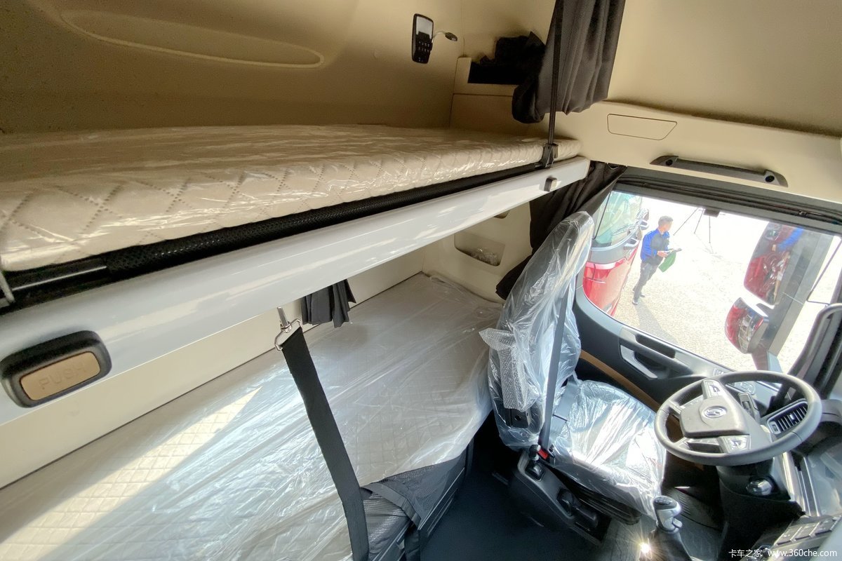 【图】陕汽重卡 德龙x6000 舒适版 560马力 6x4牵引车_实拍图片