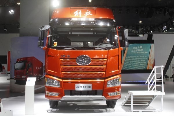 一汽解放 J6P重卡 430马力 6X4 LNG牵引车(CA4250P66K29T1E5M)