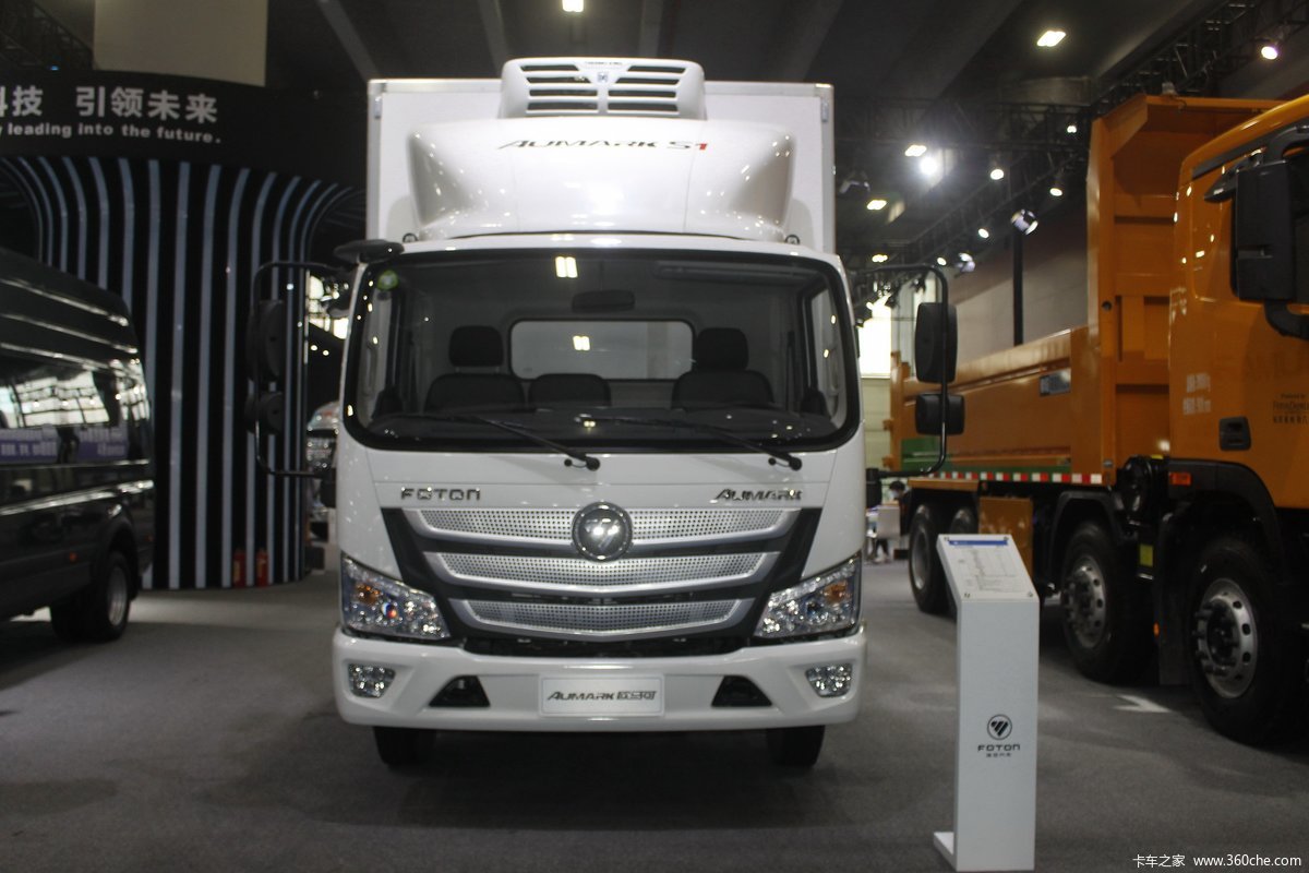 福田 欧马可S3系 190马力 6.1米排半冷藏车(国六)