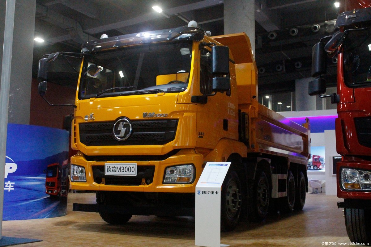 陕汽重卡 德龙新M3000 375马力 8X4 6.5米自卸车(国六)