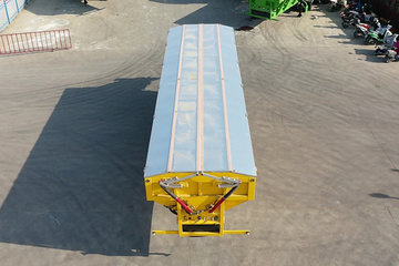 吉鲁恒驰 智能输送带(方形带翻板) 9米散装粮食运输半挂车