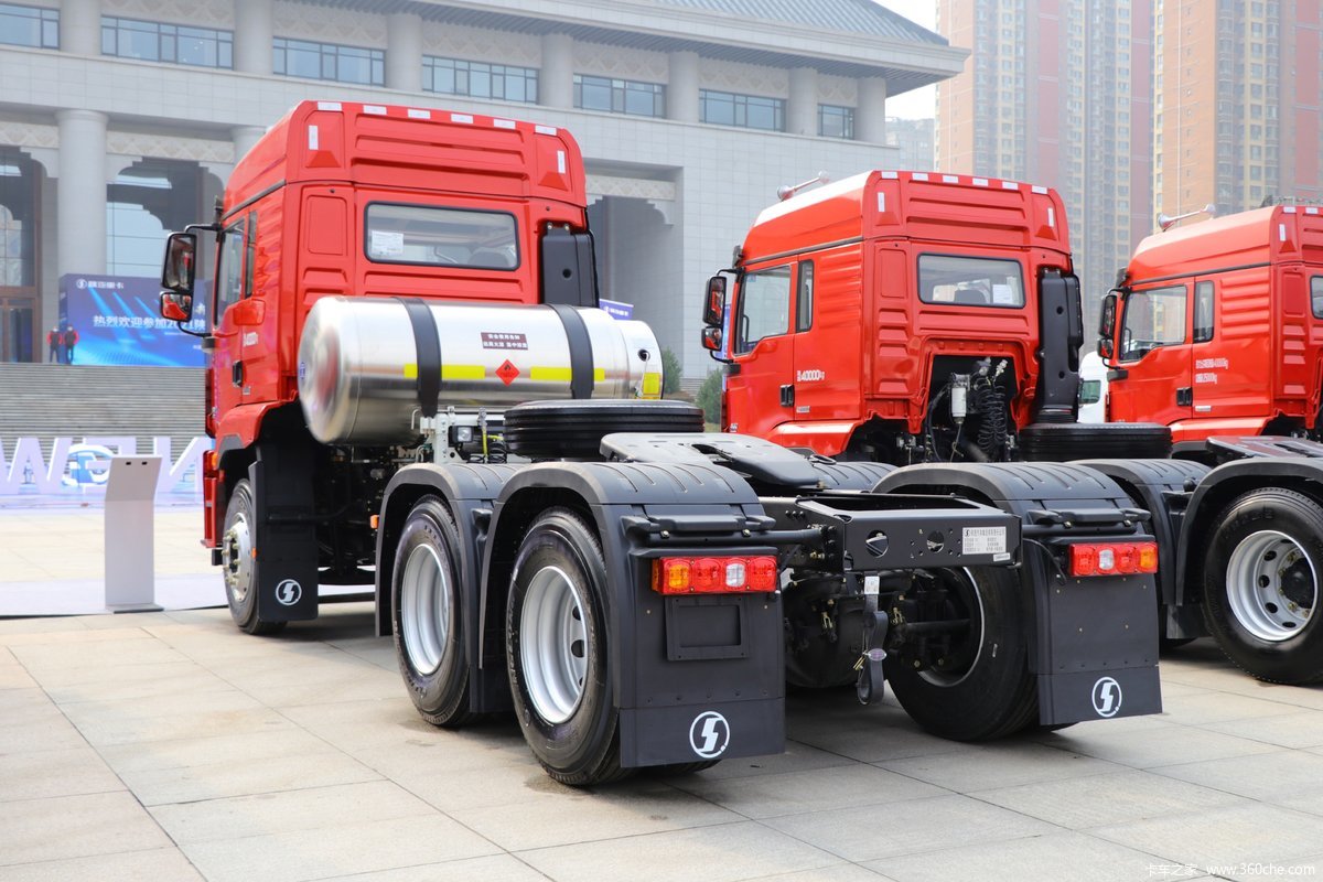 【图】陕汽重卡 德龙m3000s 轻量化版 430马力 6x4 lng牵引车(国六)