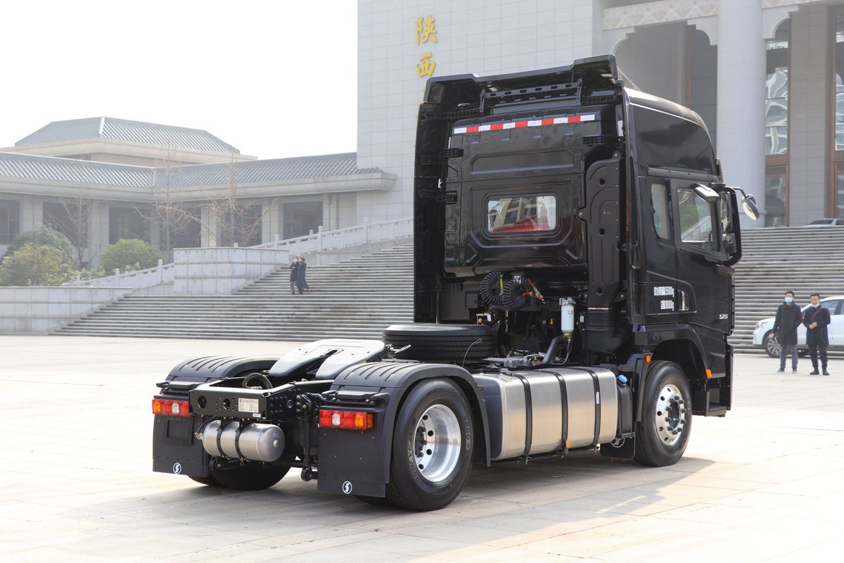 【图】陕汽重卡 德龙X5000 智行版 520马力 4X2 AMT牵引车(SX418842381C)_实拍图片_1086564_卡车之家